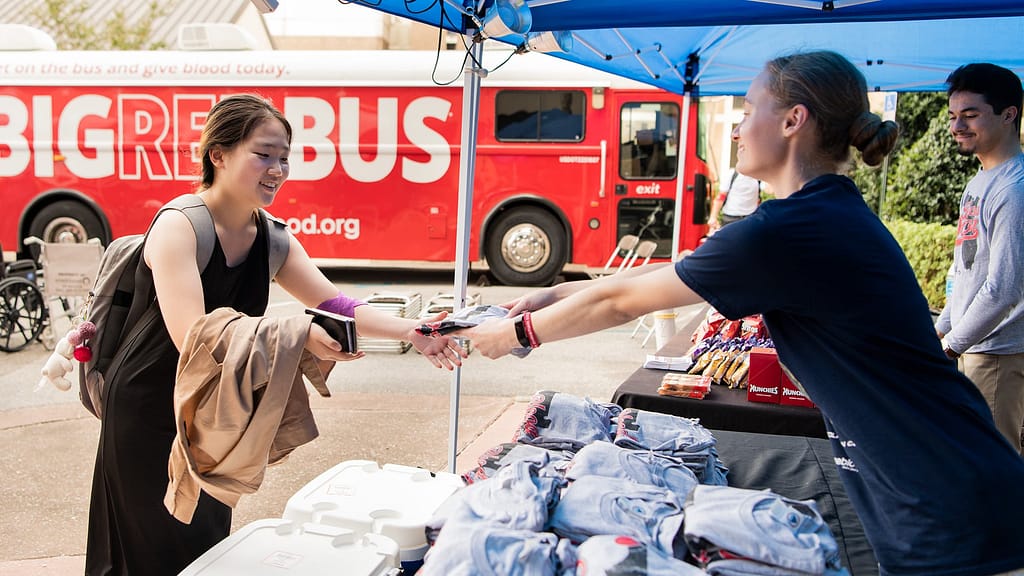 Student receiving blood drive t-shirts