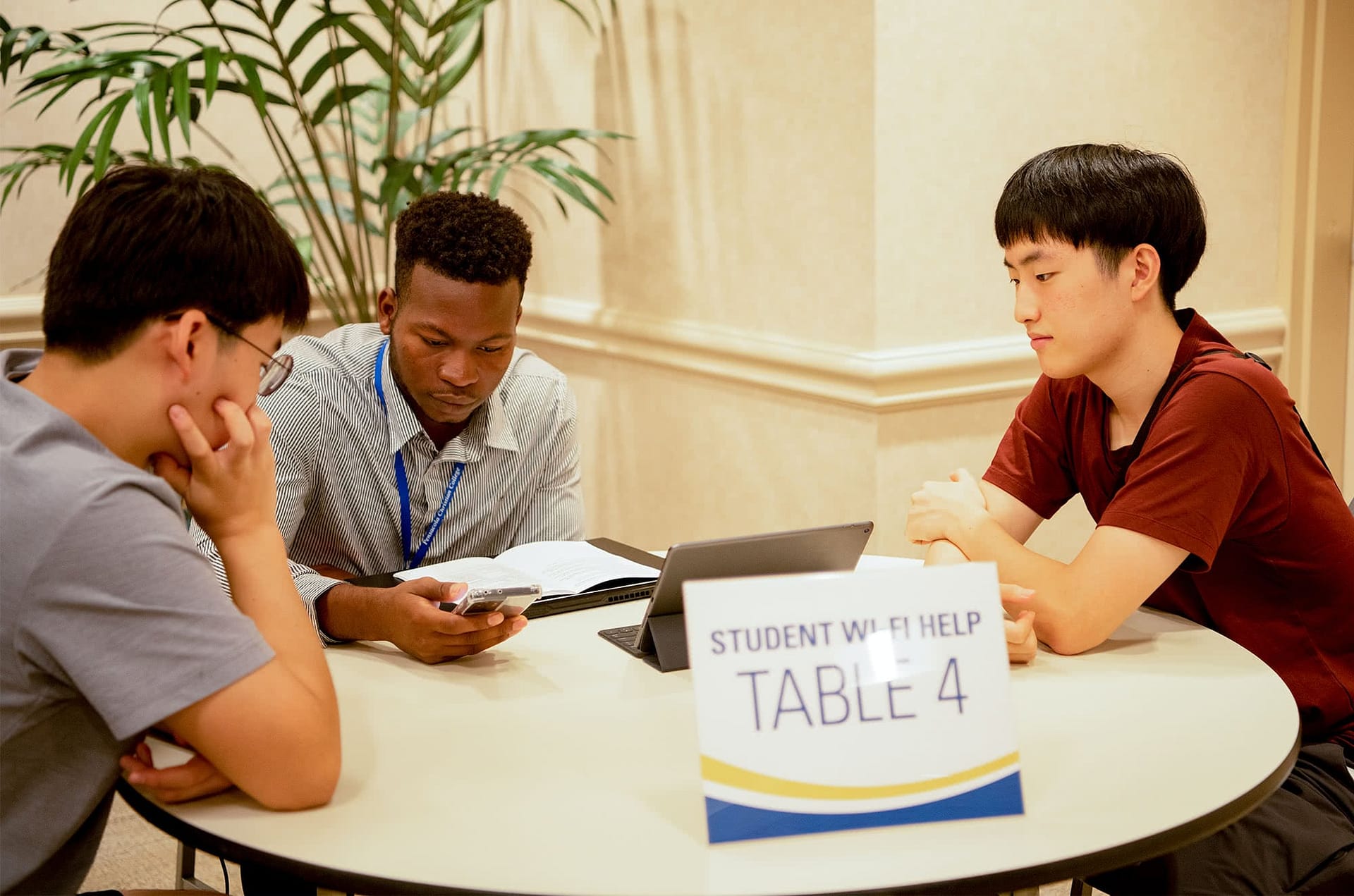 Students getting wifi help