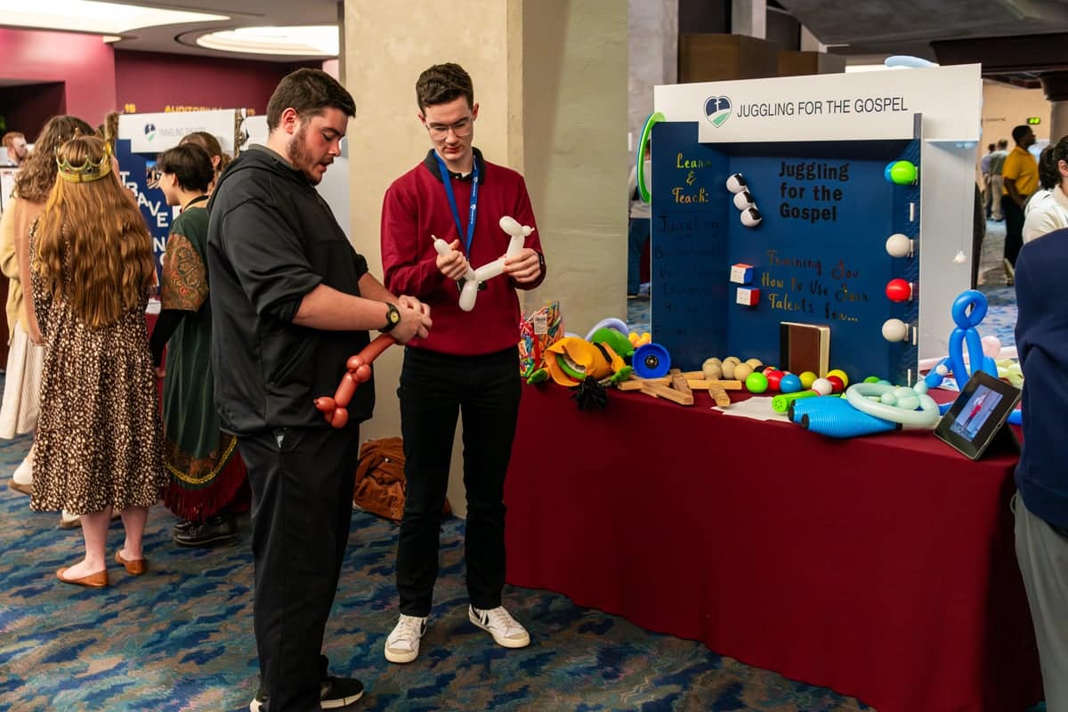 christian-service-expo-juggling PCC Students demonstrate creating balloon animals at their Christian Service booth Juggling for the Gospel