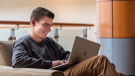 Student-studying-in-Commons