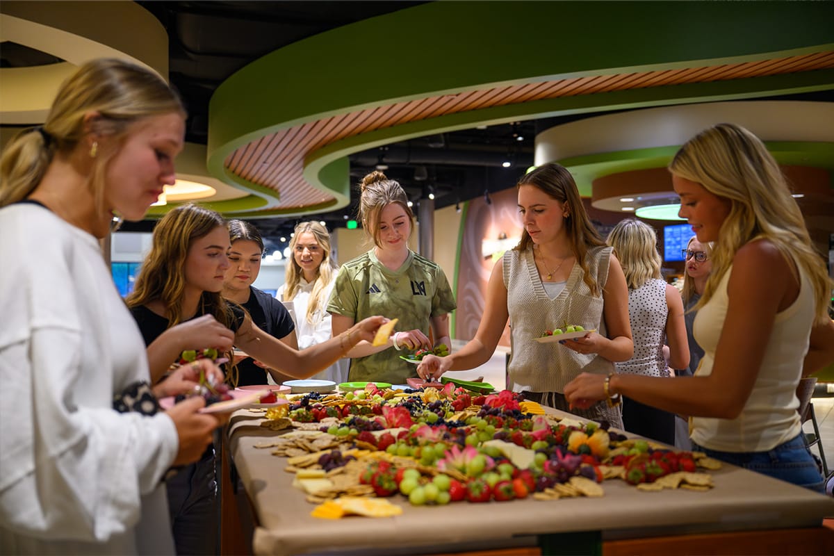 slideshow-4 Collegian Kickoff Meeting