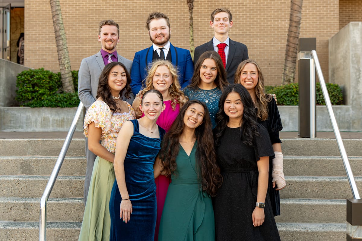 slideshow-12 PCC Freshmen at Fine Arts