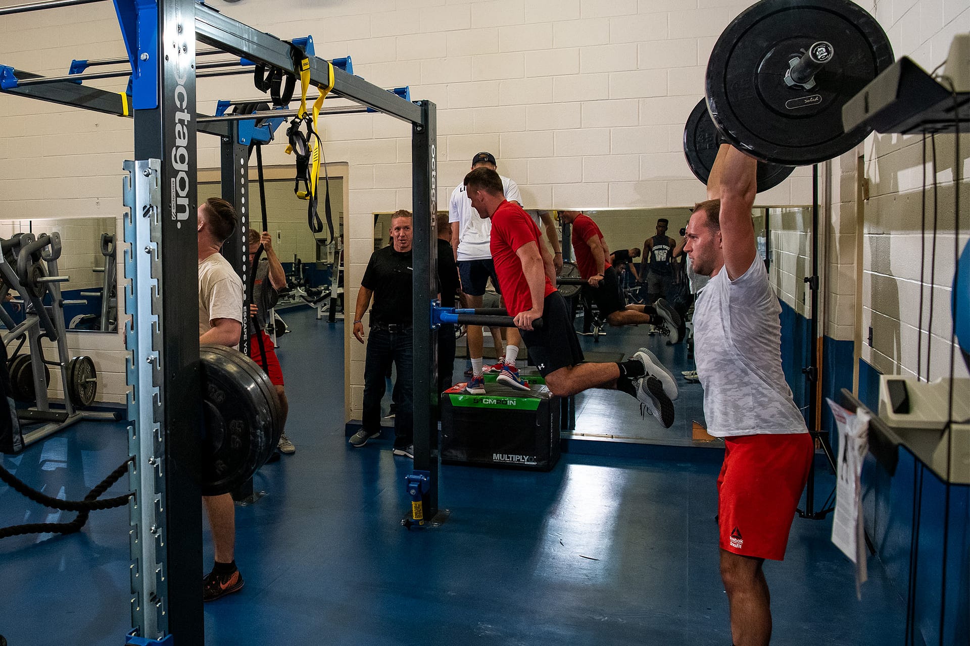 People lifting weights.