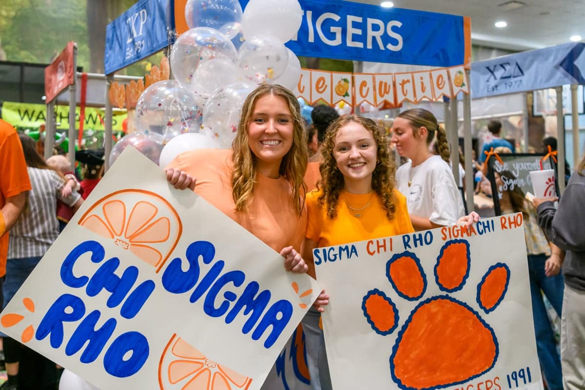 greek-rush-booths-tigers PCC Collegian Tigers at the Greek Rush Connect