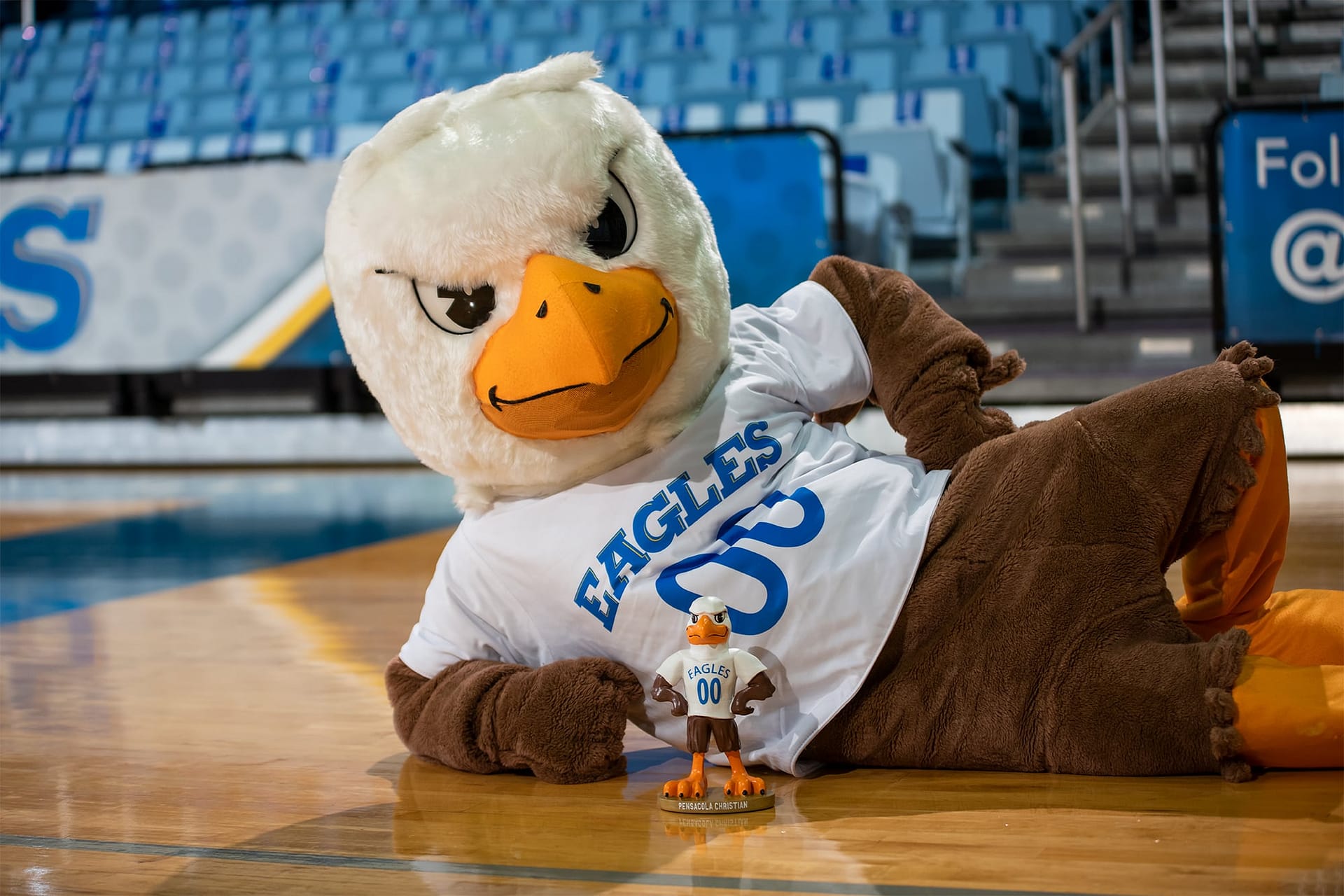 Eagor poses with a mini statuette version of Eagor at Eagle Mania.