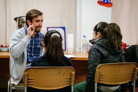 YOM team member teach students from Chile