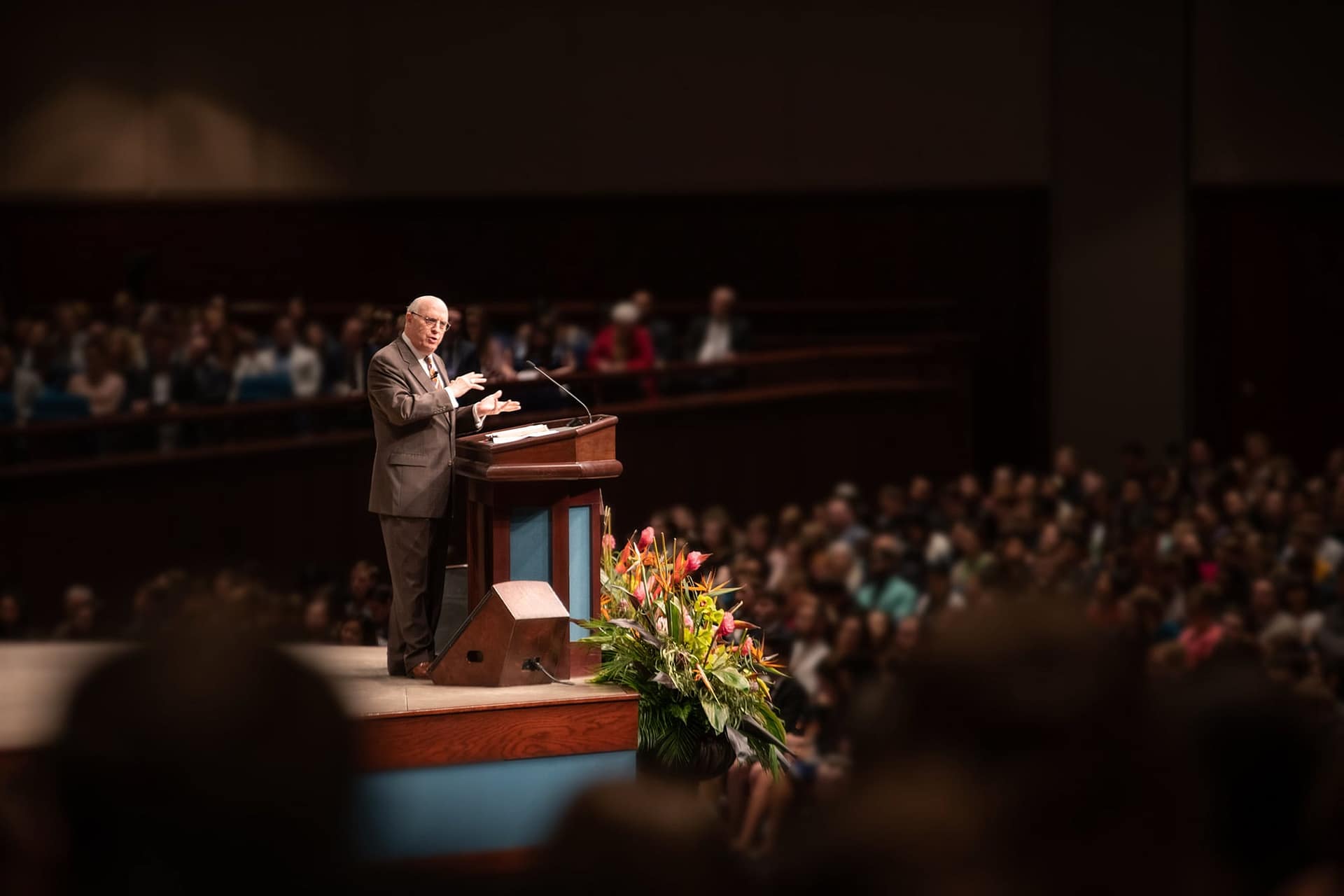 Johnny Pope preaching at Bible Conference