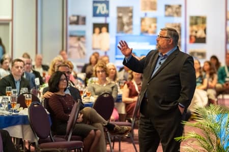Dr. Shoemaker speaks to Alumni at the Alumni Homecoming dinner