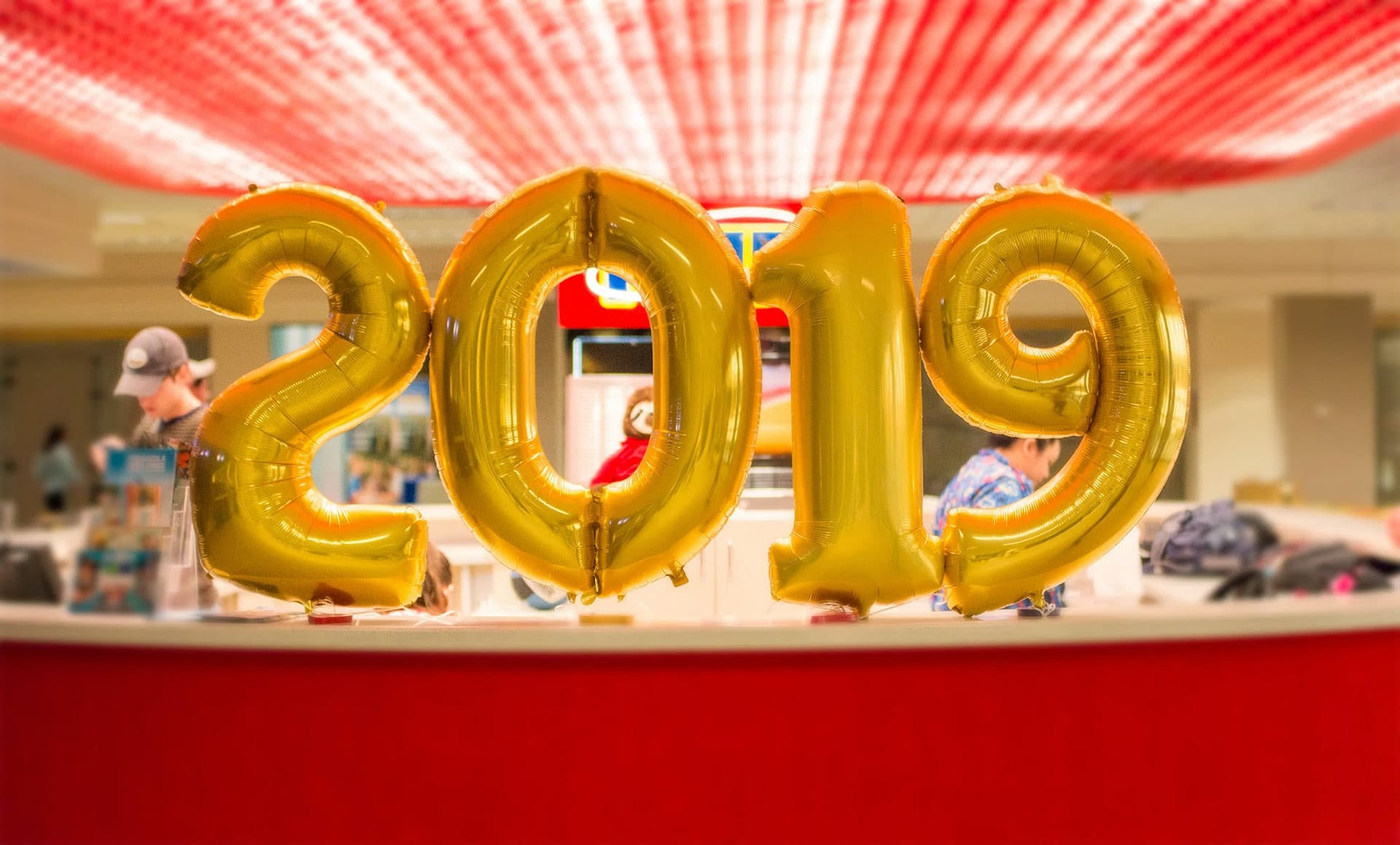 Gold 2019 balloons