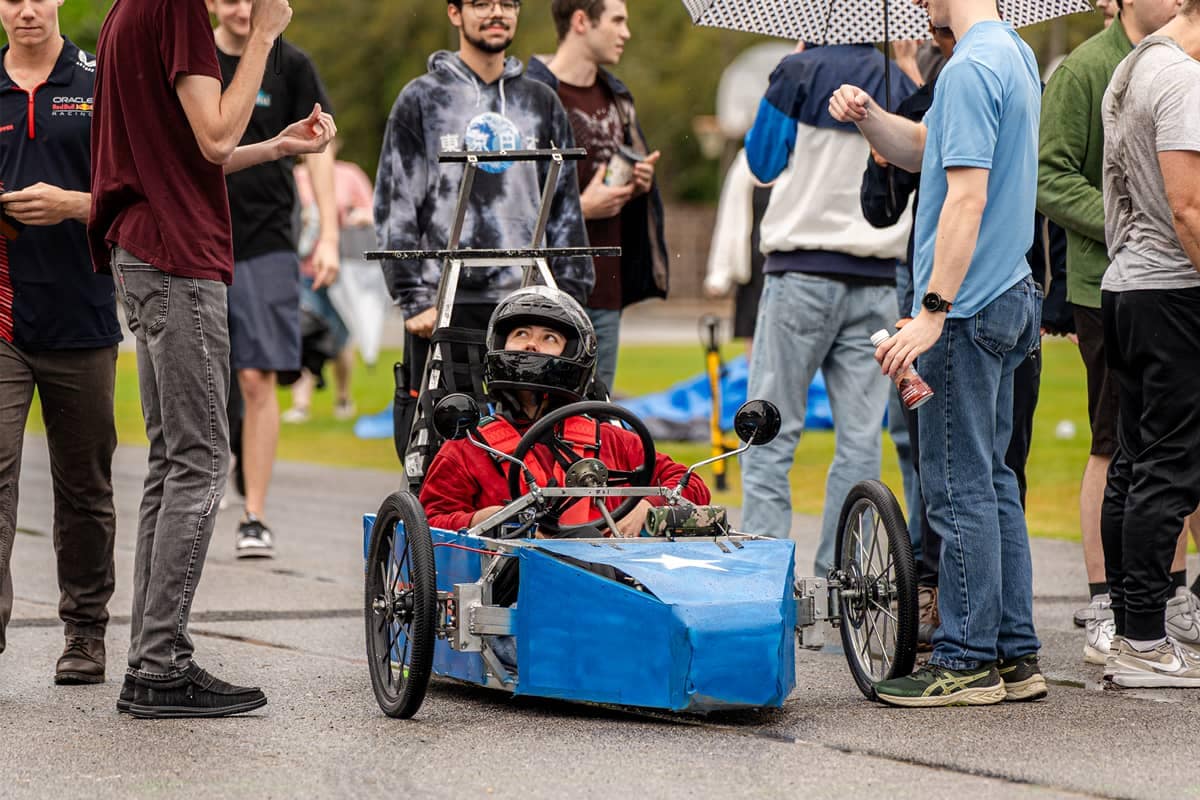 Engineering vehicle race contestant