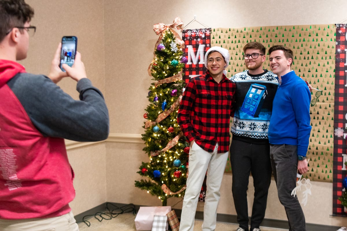group-guy-photo Guys taking group pictures