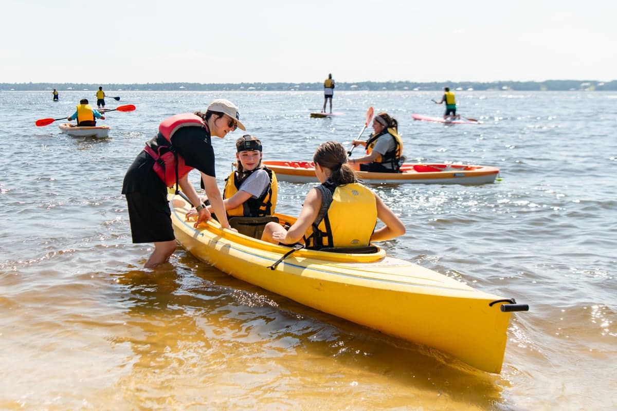 te-westcampus Team Extreme team leader helps campers in a kayak at West Campus