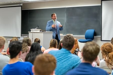 Brad Phillips teaching RAs