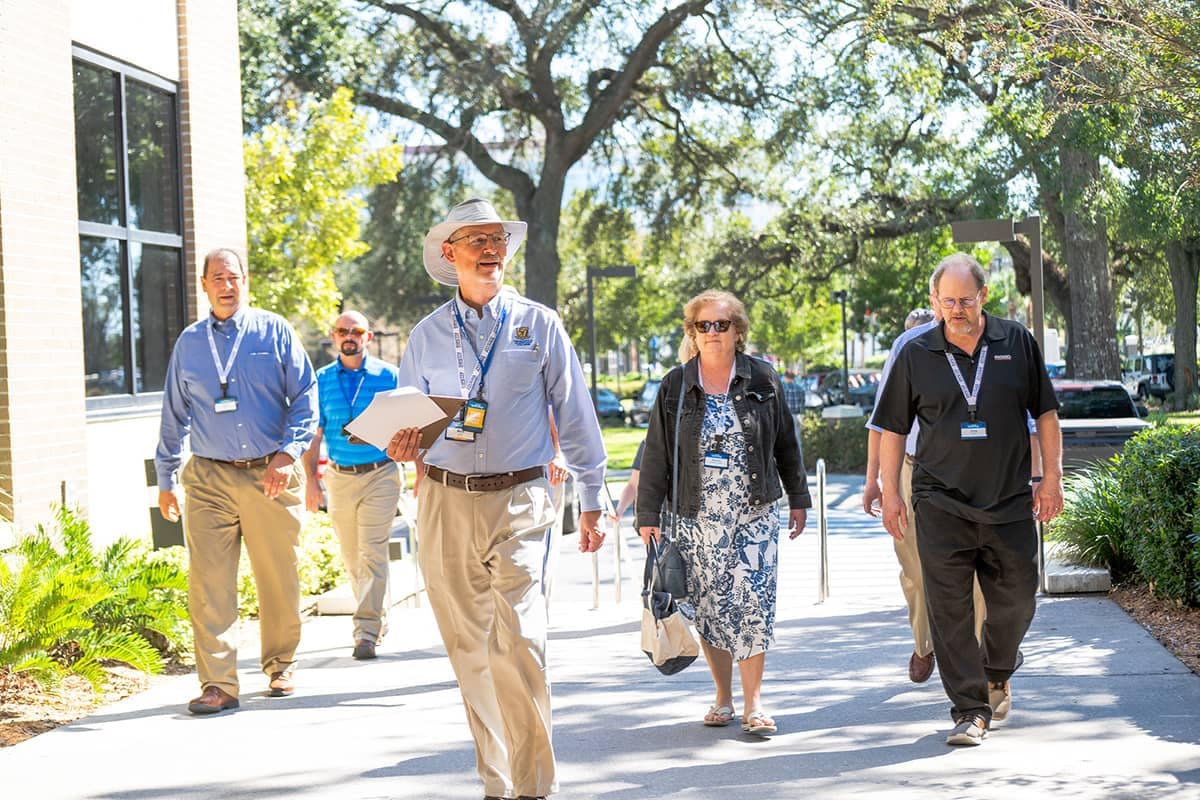 NR-Alumni-Homecoming-Slideshow-4 Alumni walking on campus
