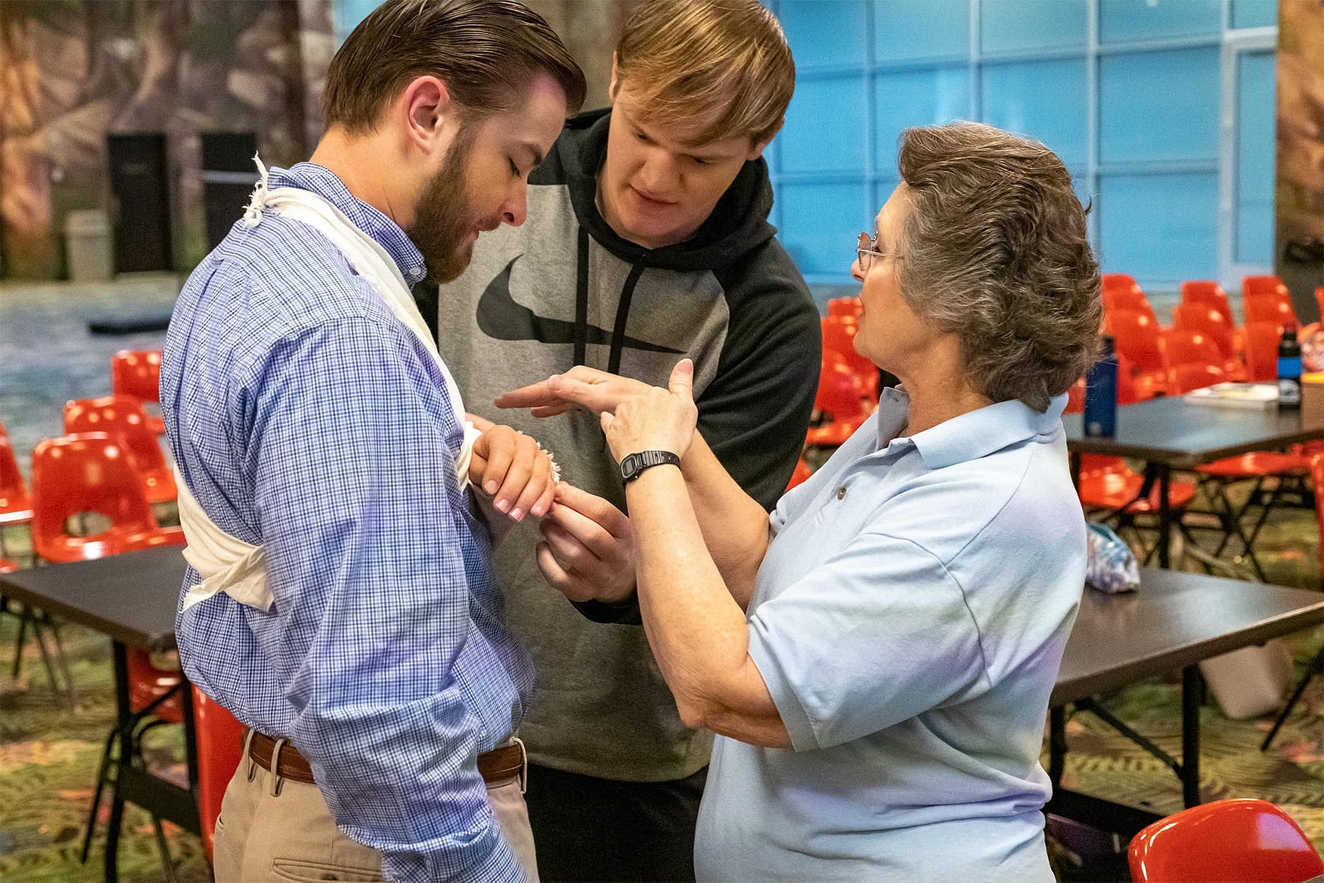 Dr. Waters teaching students in a wilderness first aid class.