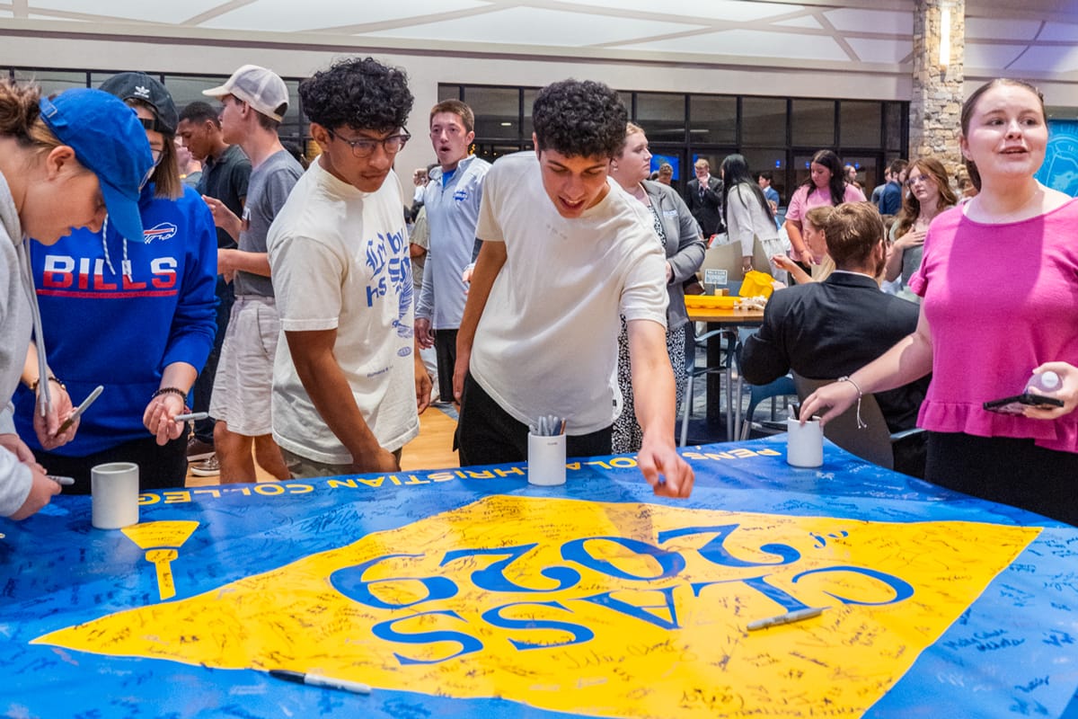 Students signing banner at Freshmen Connect