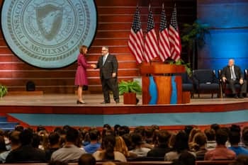 Cathy McMorris Rodgers shakes hands with PCC President Dr. Shoemaker