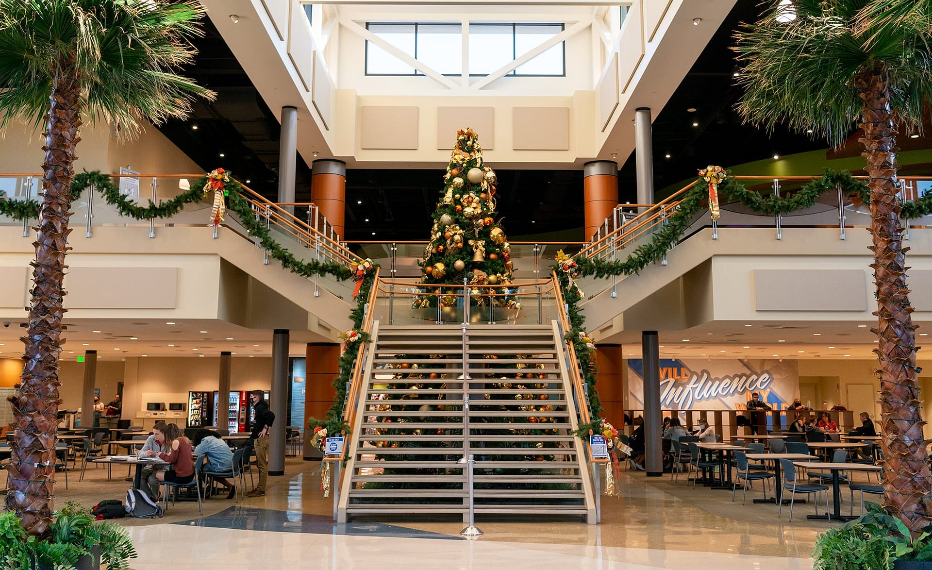 the Commons decorated for Christmas
