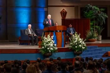 Dr. Jon Lands preaches during Legacy Bible Conference
