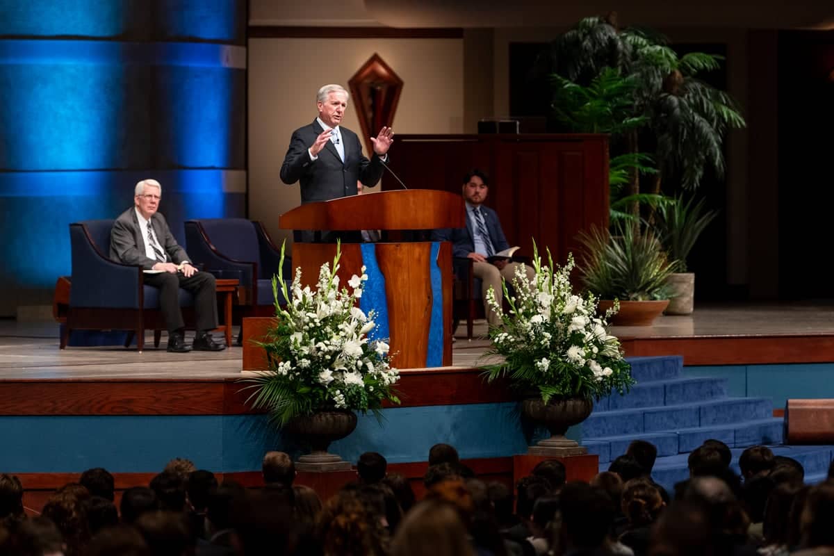 Dr. Richard Wallace preaches during Legacy Bible Conference