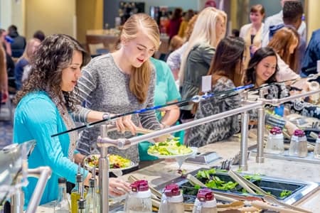 Student select food from Varsity Salad Bar