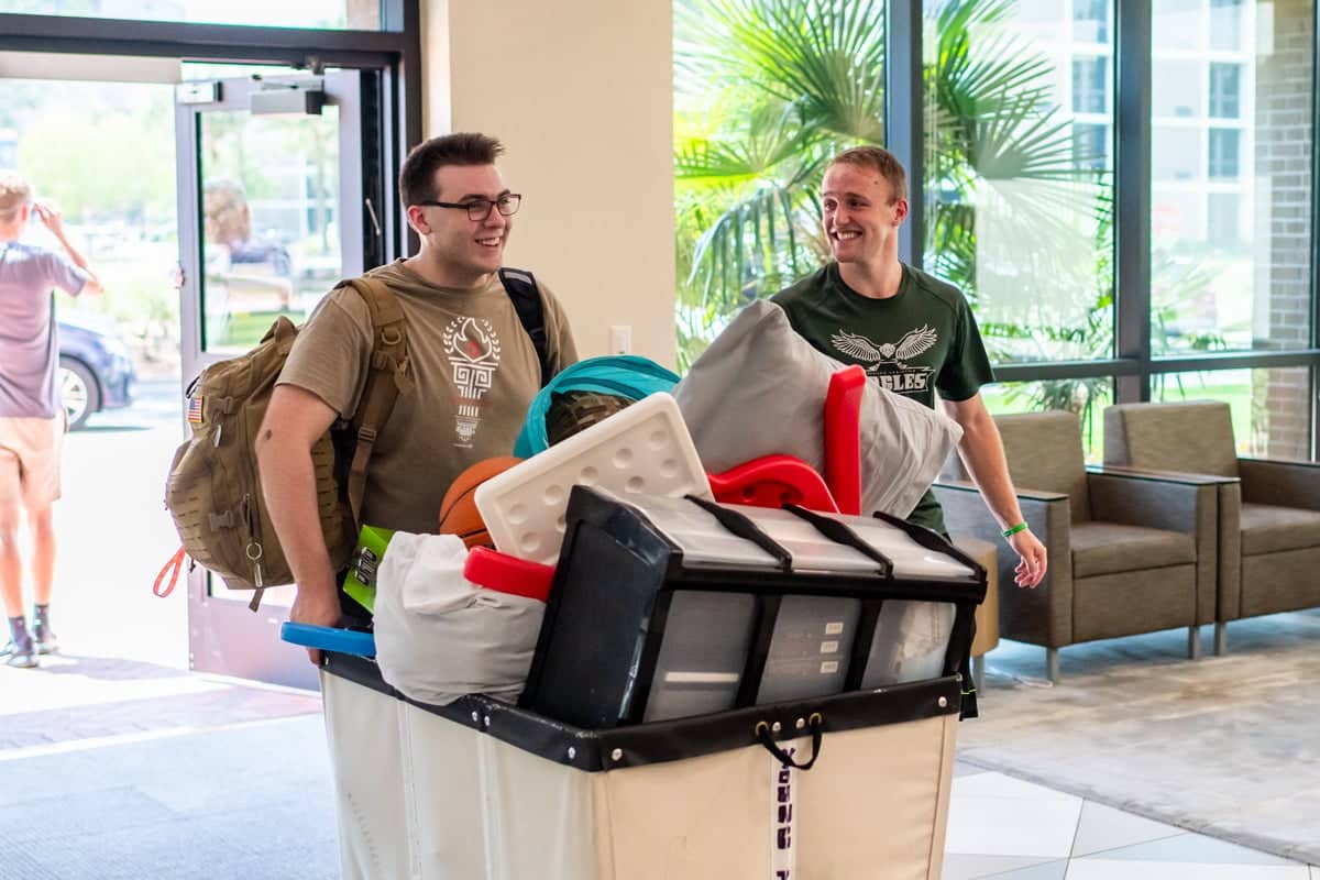 PCC Students moving into their dorm