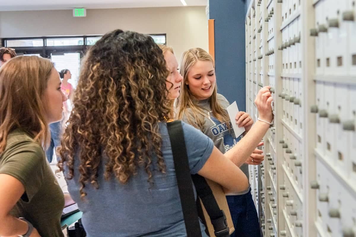 PCC Students learn how to open their mailboxes during Welcome Weekend