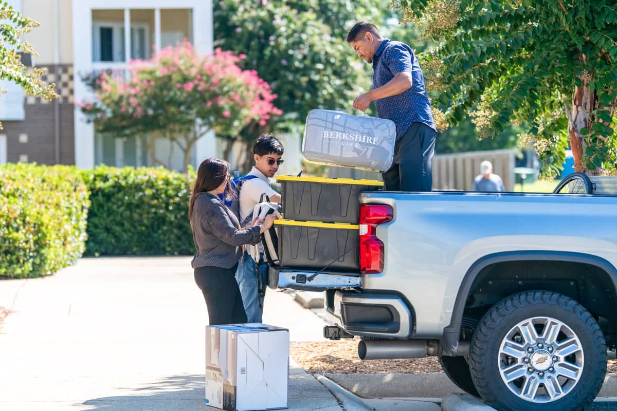 PCC Students move into their dorms during Welcome Weekend