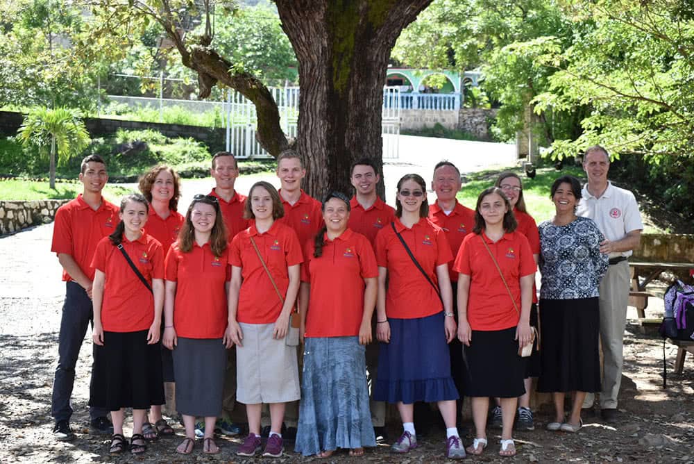 YOM missions team taking a group photo. 